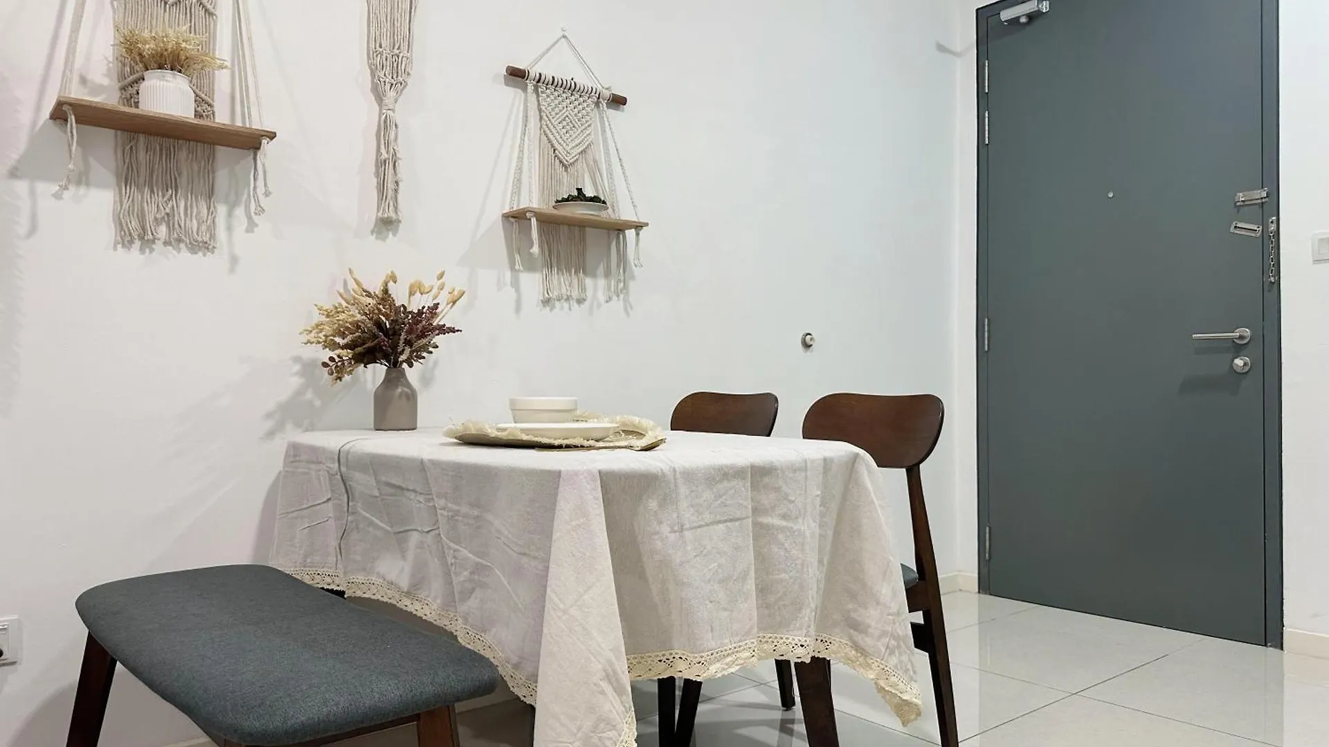 Paradigm Residence High Floor 2-3Pax Wi-Fi Netflix Projector Paradigm Mall Johor Bahru Apartment